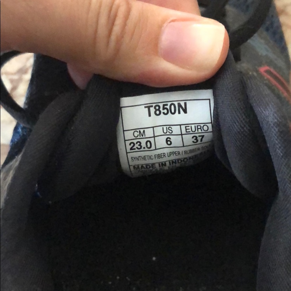 ASICS Running Shoes - Picture 2 of 3